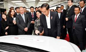 Persetujuan Jokowi dalam pembanguna baerai mobil listrik